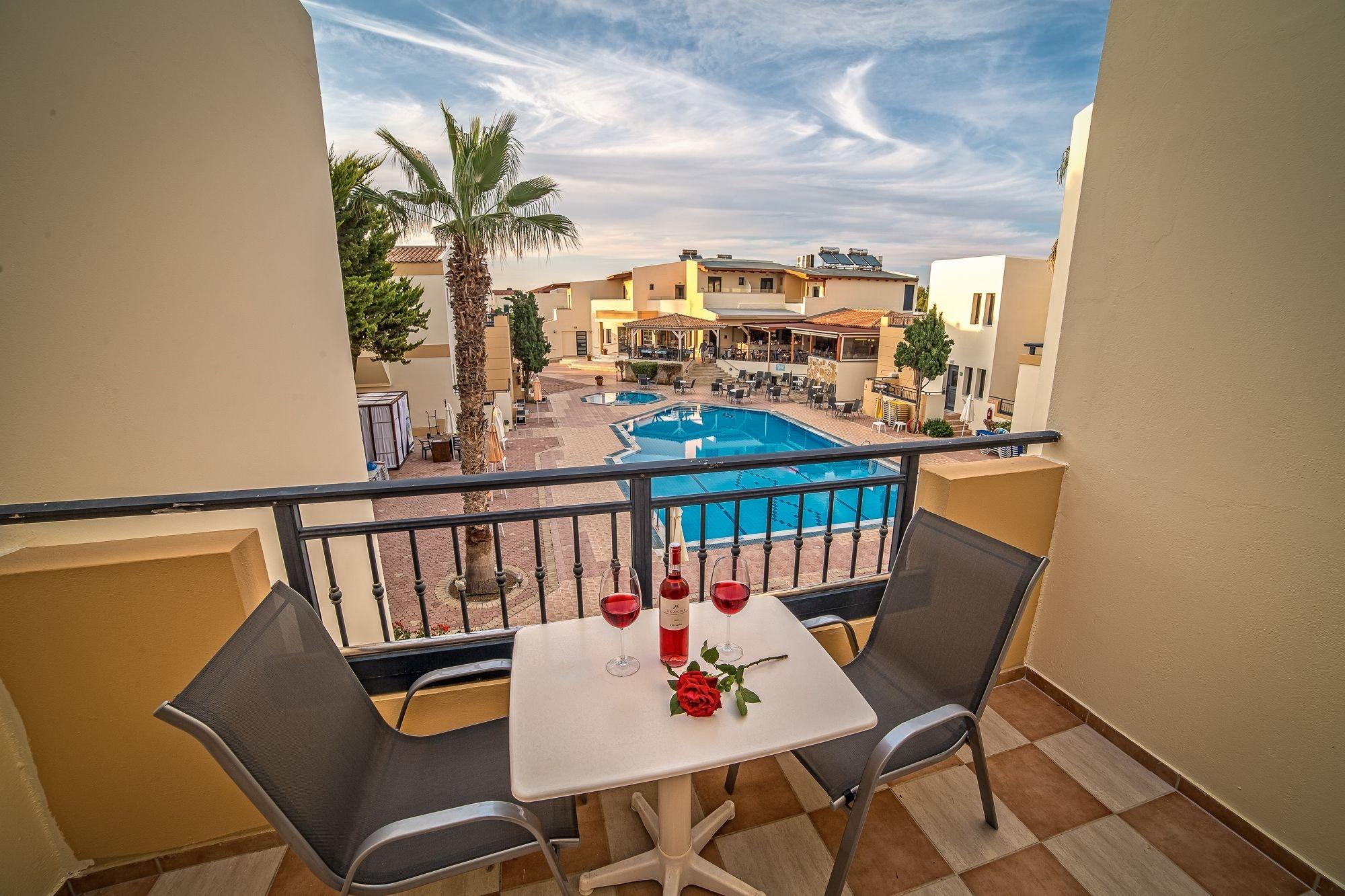 Blue Aegean Hotel & Suites กูเวส ภายนอก รูปภาพ